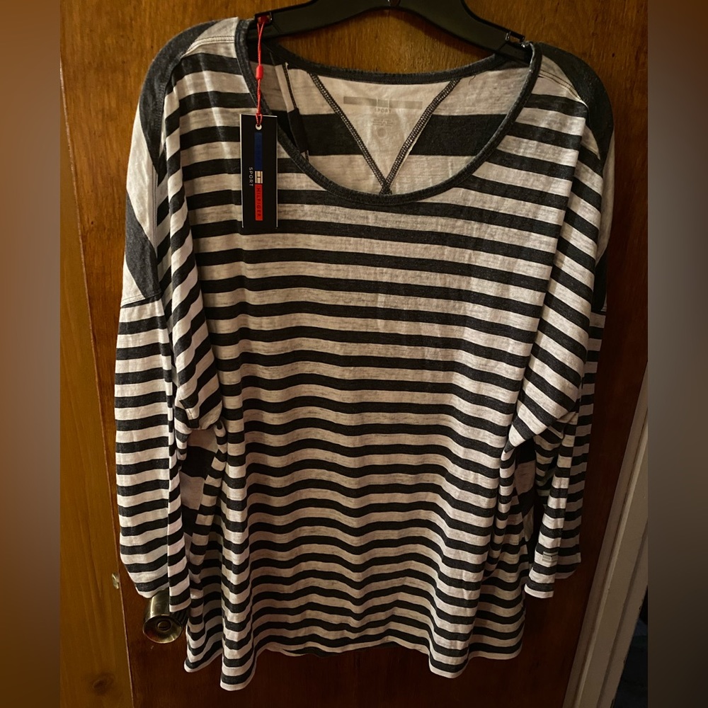NWT Tommy Hilfiger woman’s sporty top size XL - Picture 8 of 15